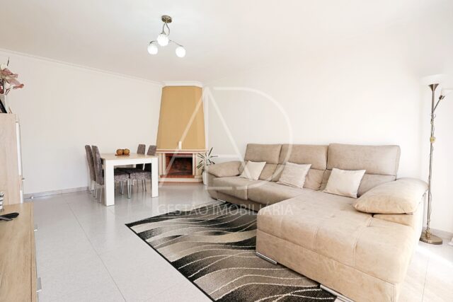 Apartamento T2 renovado em Baixa da Banheira